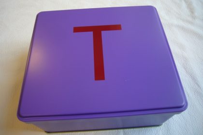 トログロワのクッキー缶