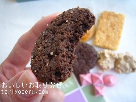 レガルドチヒロ、カフェタナカのクッキー缶