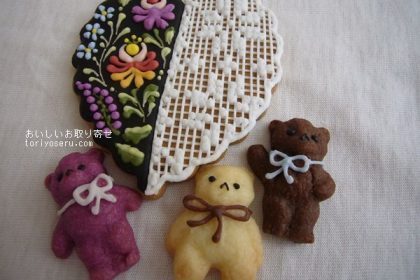 菓音の刺繍のクッキーとハッピーベアクッキー