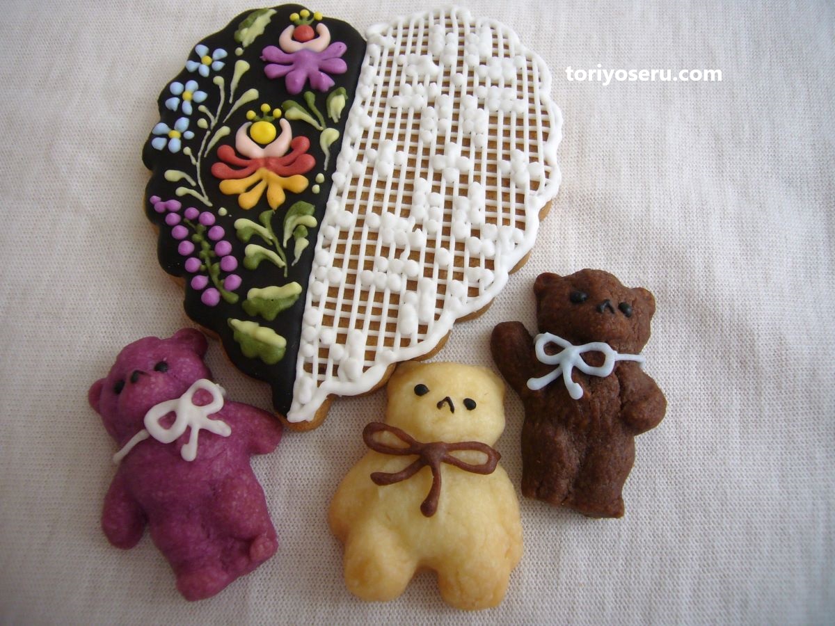 十勝菓子工房　菓音のミニチュアケーキクッキー。ベアクッキー、刺繍クッキー