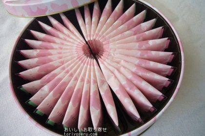 ヨックモックのさくらクッキー缶