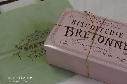 ビスキュイテリエ・ブルトンヌのクッキー缶ピンク