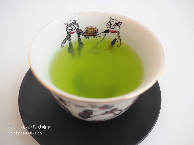 宇治田原製茶場のねこ柄缶緑茶とねこ柄煎茶椀