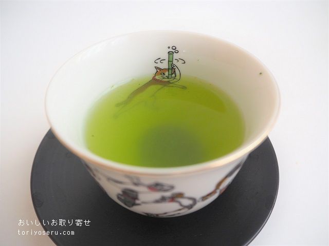 宇治田原製茶場のねこ柄缶緑茶とねこ柄煎茶椀