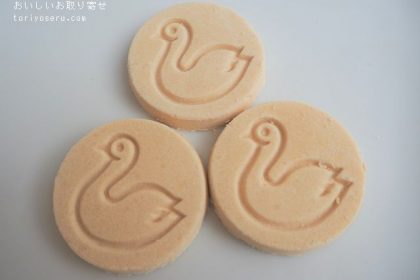 開運堂の白鳥の湖（缶）
