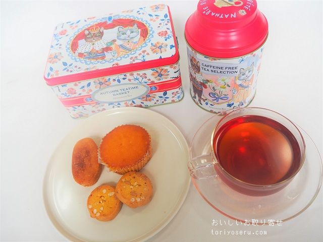 アフタヌーンティルームの猫の缶入り紅茶とお菓子