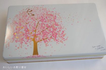 ヨックモックの桜缶