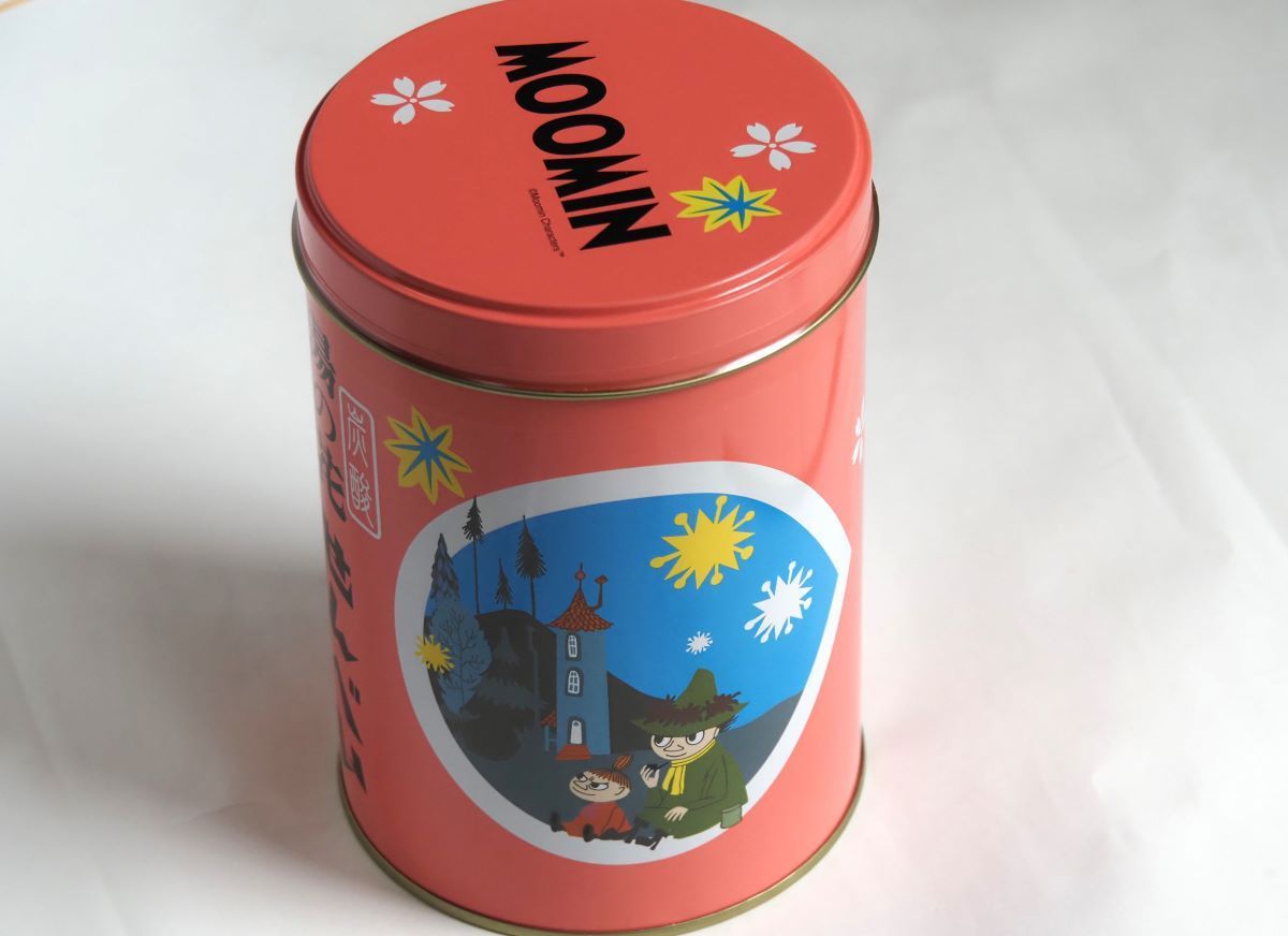 日の出屋製菓さんの湯の花せんべい×ムーミンコラボ缶