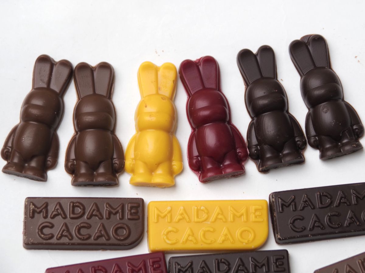 小さいウサギのチョコレートがかわいい。MADAME CACAOのシュリアンとロゴのフリチュール