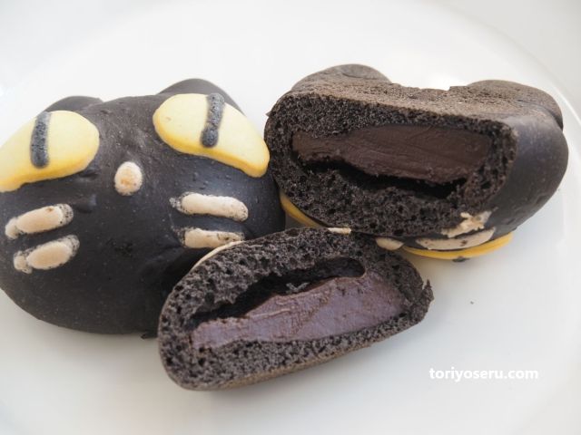 2月22日の猫の日・ハロウィン時期に合わせて登場する可愛い黒ねこパン。木村屋総本店の黒ねこちゃん