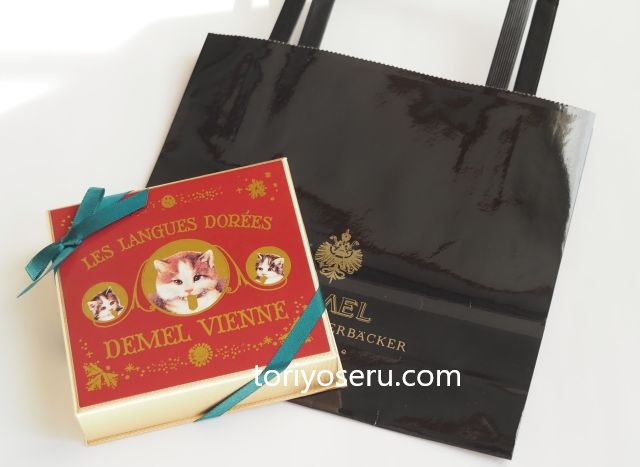 クリスマス限定。デメル（DEMEL）のソリッドチョコレート猫ラベル（クリスマスラベル）