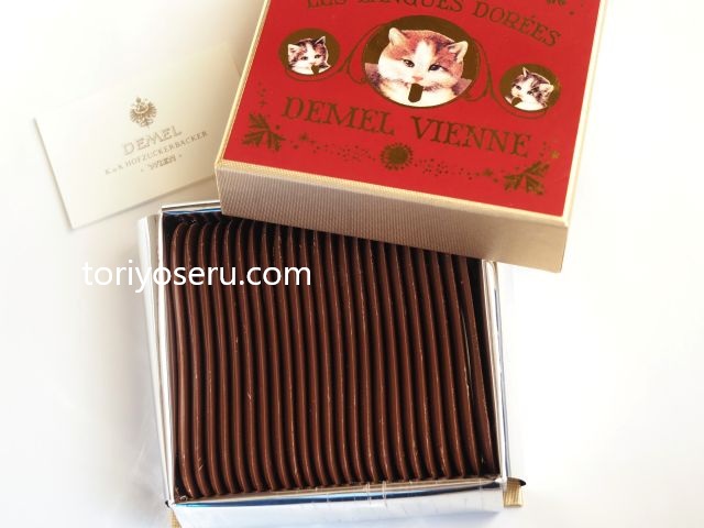 クリスマス限定。デメル（DEMEL）のソリッドチョコレート猫ラベル（クリスマスラベル）