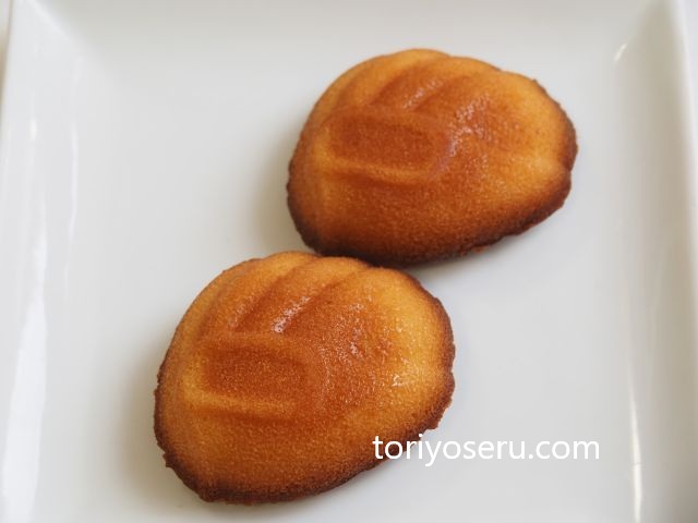 甲子園のお土産に。グローブの形の可愛いお菓子。ベルンの夢マドレーヌ